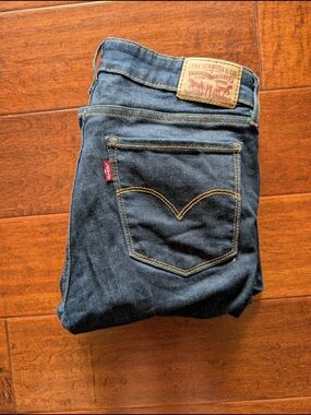 Levi's Women's Skinny Jeans in Dark Indigo with Gold Stitching